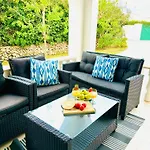 Villa Leon 3 Bedroom Villa, Cap Dartrutx *